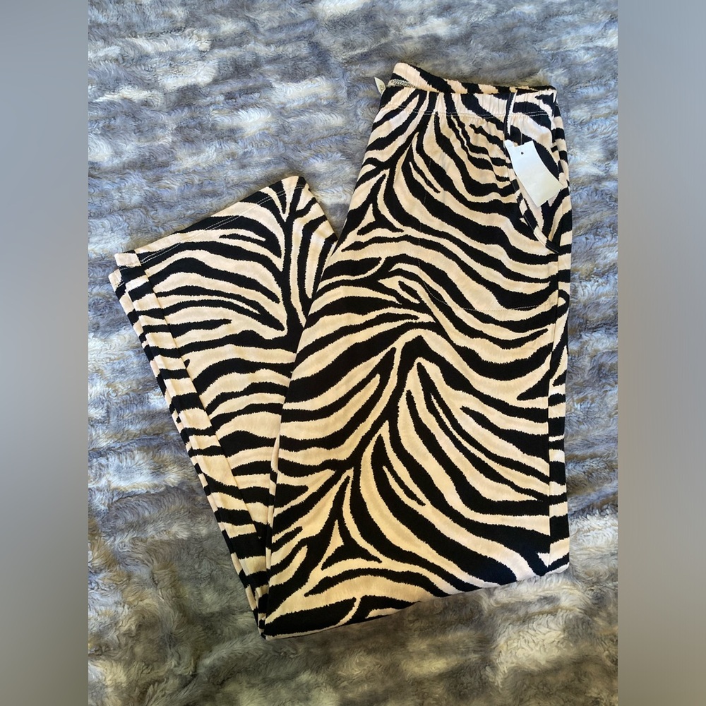 Flora brand, size medium,new,animal print, super comfy pajama pants with pockets